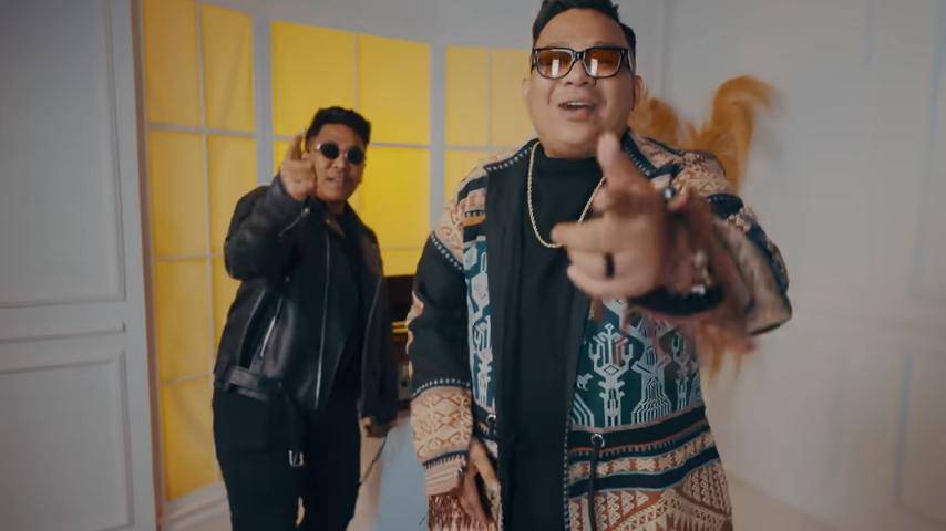 Cuplikan MV Kici Pung Mama - Mario G. Klau feat Talis Ole 