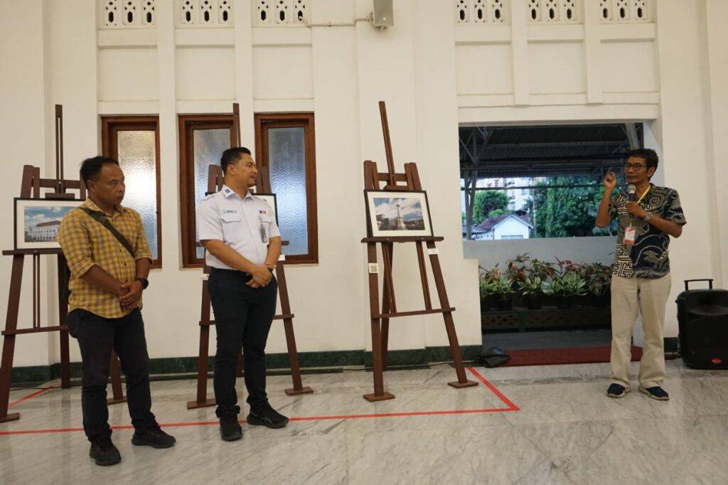Seni hadir di tengah aktivitas transportasi