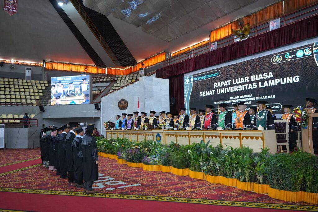 Universitas Lampung (Unila) resmi mengukuhkan sembilan guru besar  di Gedung Serbaguna (GSG) Unila, Rabu (17/9/2025) (dok.officialunila)