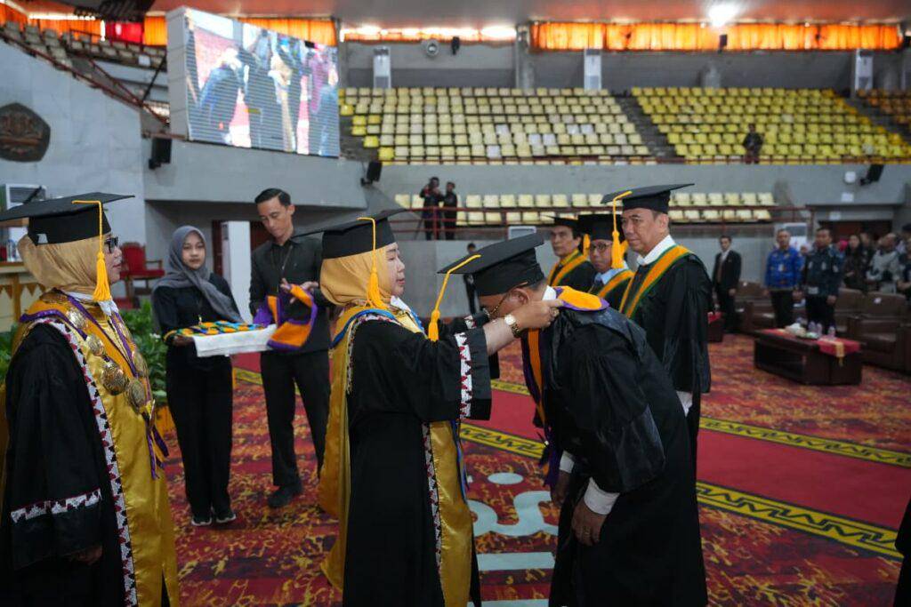 Universitas Lampung (Unila) resmi mengukuhkan sembilan guru besar  di Gedung Serbaguna (GSG) Unila, Rabu (17/9/2025) (dok.officialunila)
