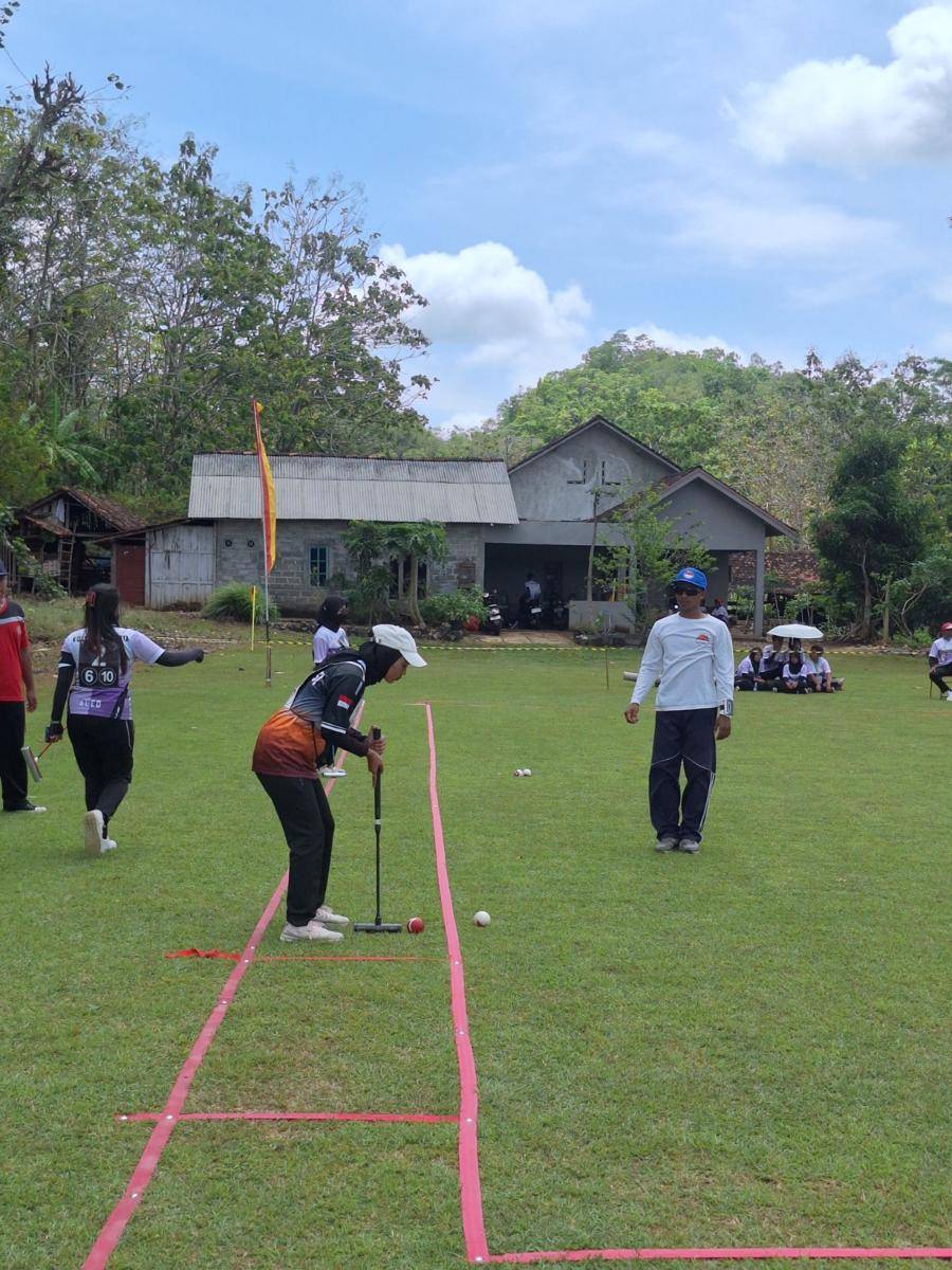 Salah satu atlet gateball yang bertanding pada Porda DIY 2025. (dok. Humas KONI DIY)