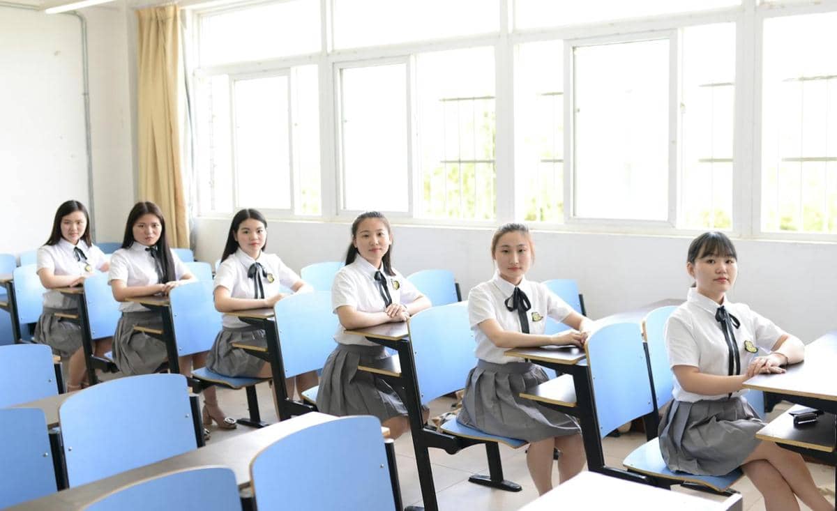 ilustrasi kelas yang hanya diisi murid perempuan (pexels.com/cero cero)