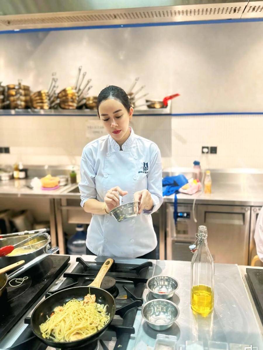 Aura Kasih jadi chef