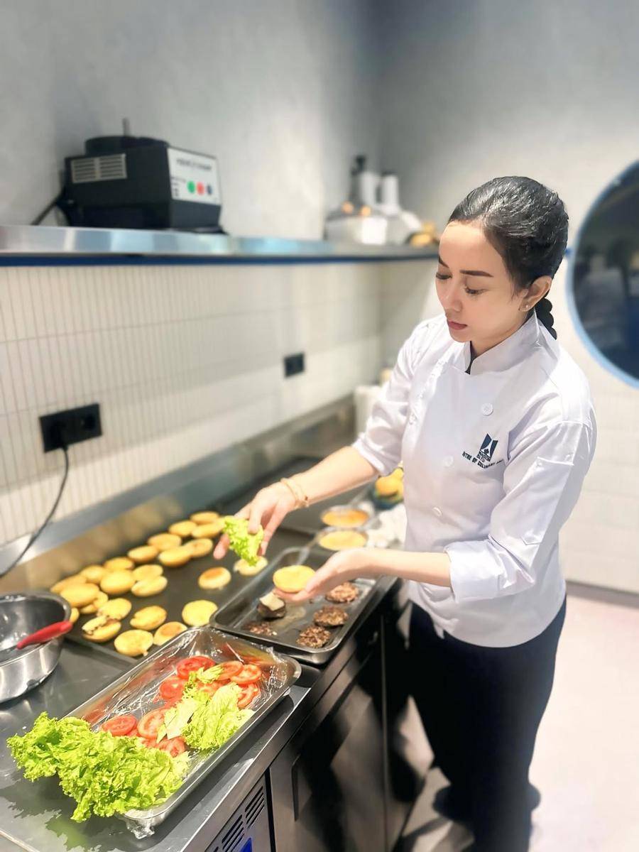 Aura Kasih jadi chef