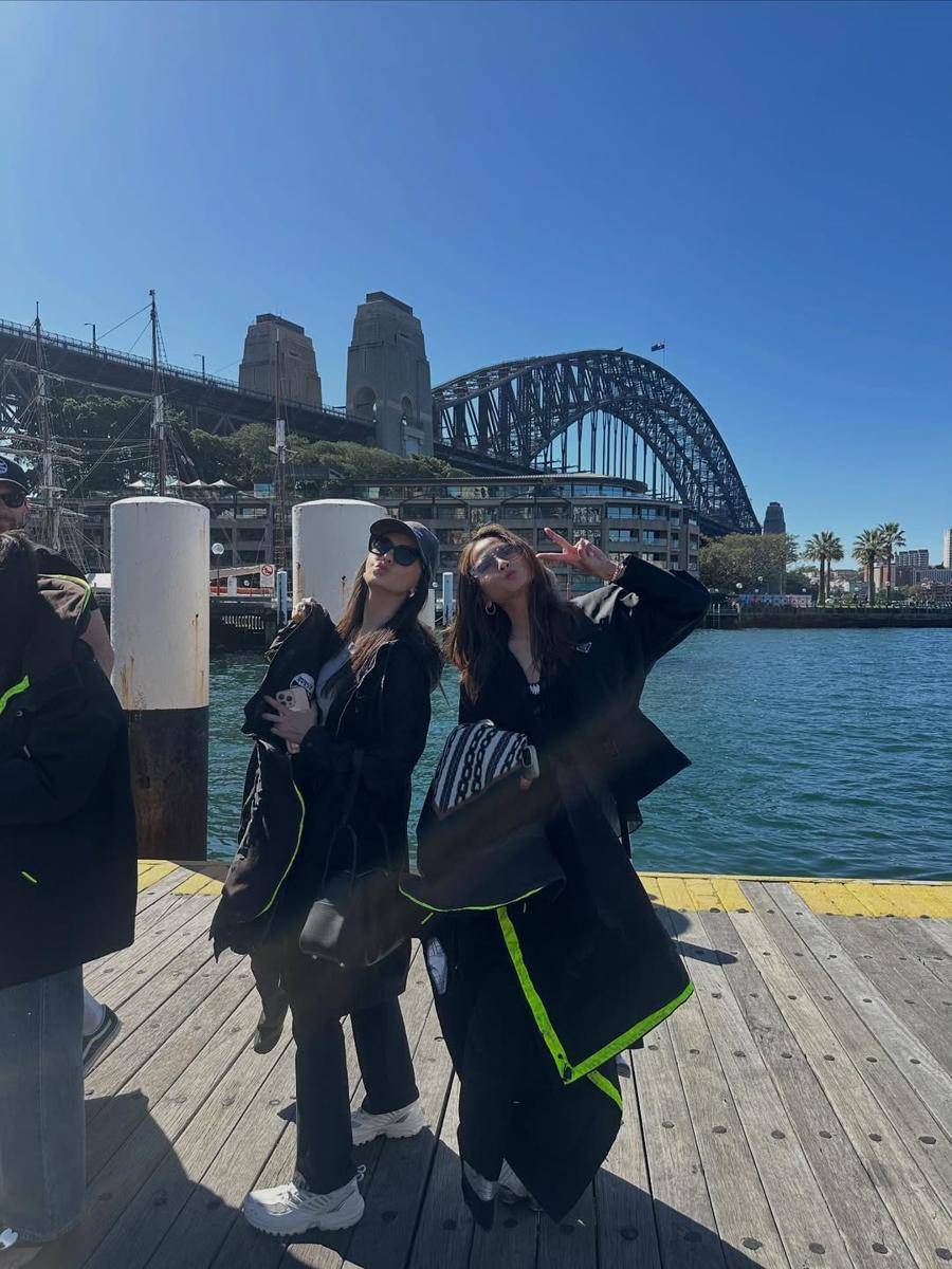 Acha dan Raline Shah di Sydney Harbour