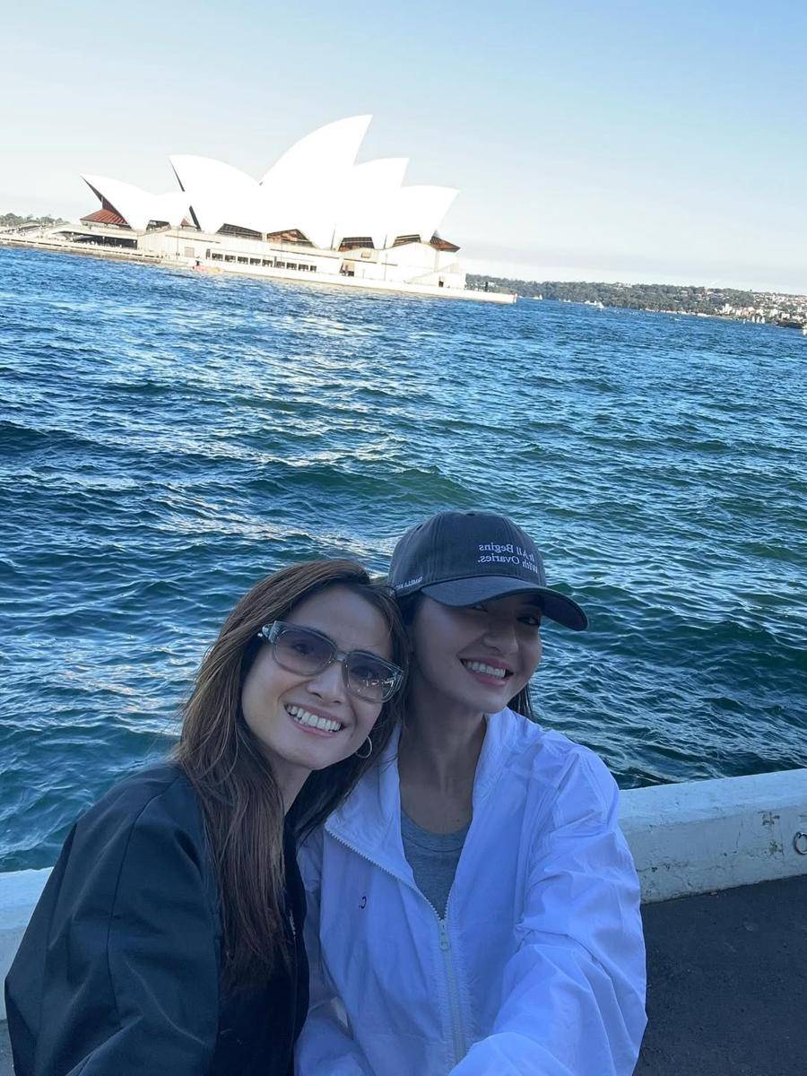 Acha dan Raline Shah di Sydney Harbour