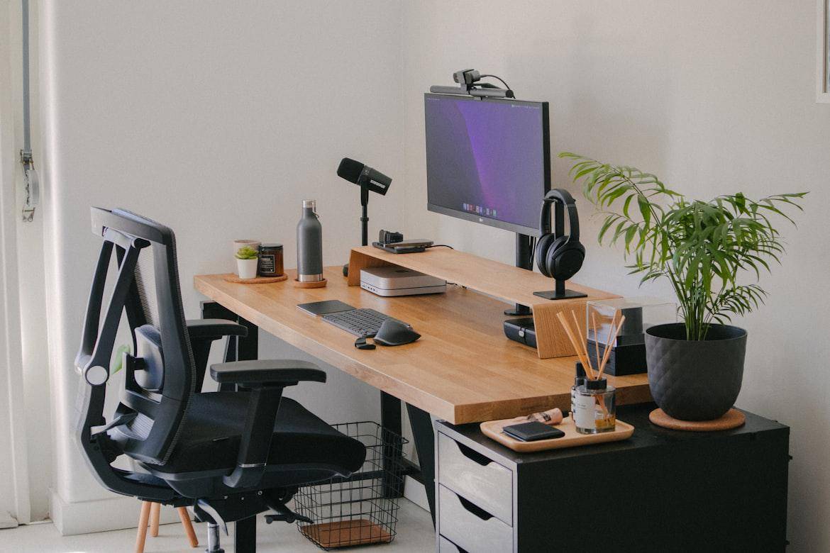 ilustrasi meja multifungsi (unsplash.com/Nubelson Fernandes) 