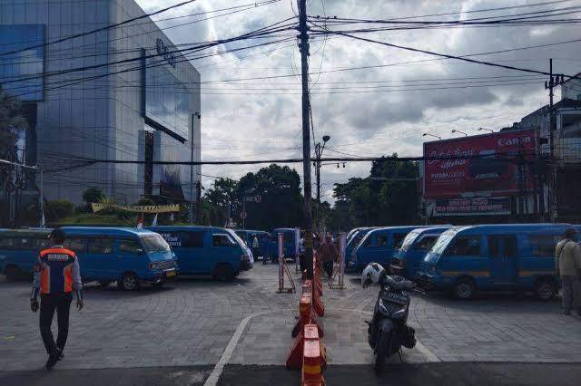 Para sopir angkot di Kota Malang. (IDN Times/Rizal Adhi Pratama)