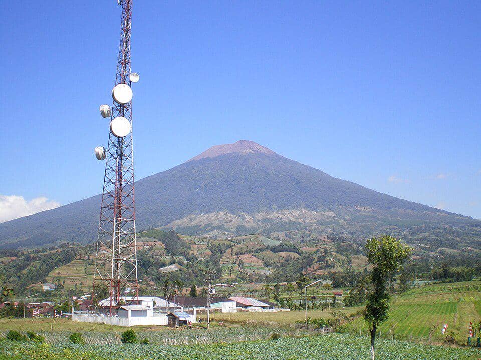 Pemandangan Gunung Slamet. (commons.wikimedia.org/Aziedane)