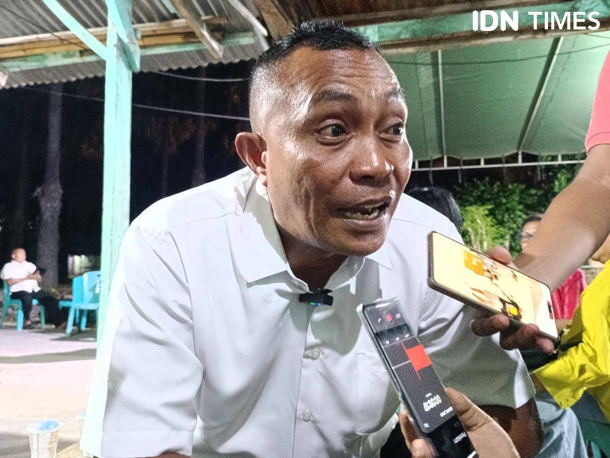 Ayah Prada Lucky, Serma Christian Namo, menuntut kepastian hukum atas kematian anaknya. (IDN Times/Putra Bali Mula)