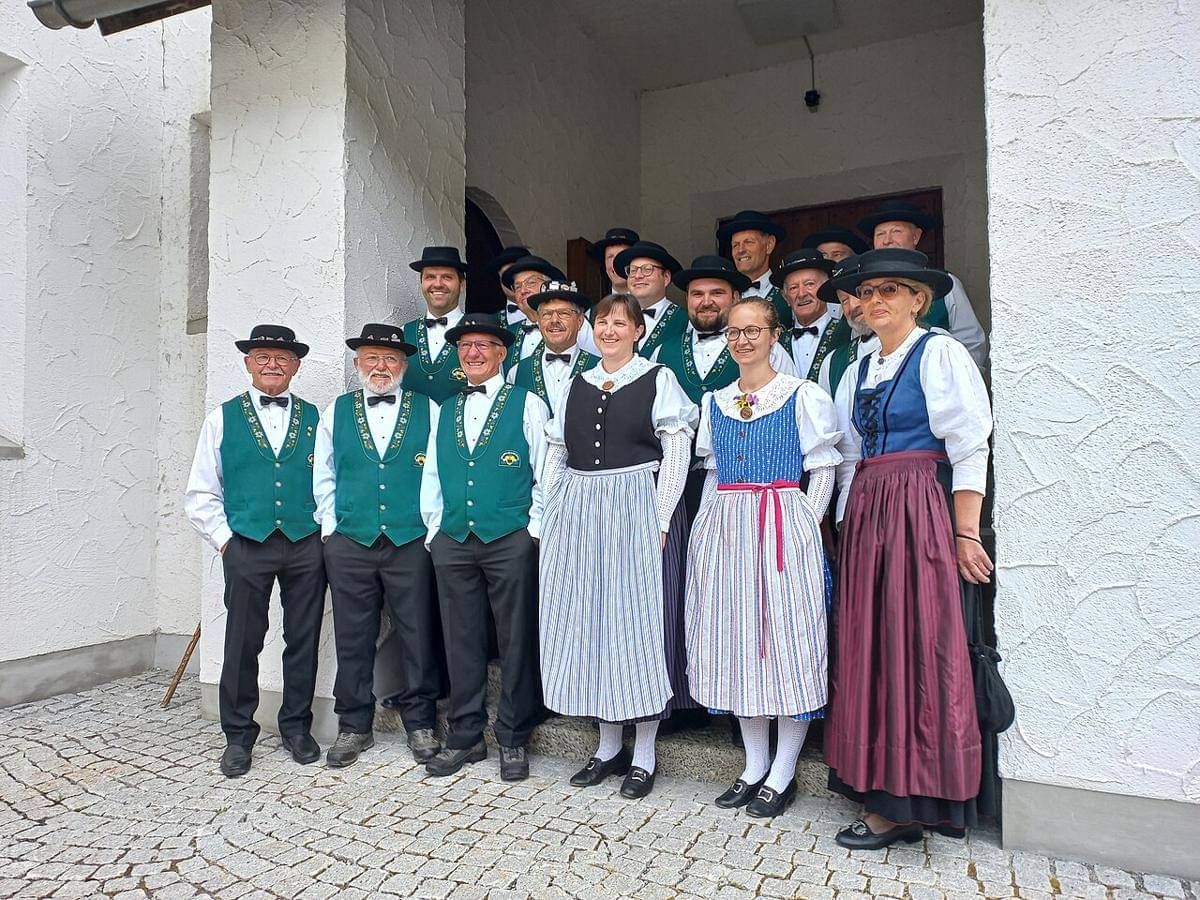 potret komunitas masyarakat Walser dalam pakaian tradisional mereka (commons.wikimedia.org/Asurnipal)