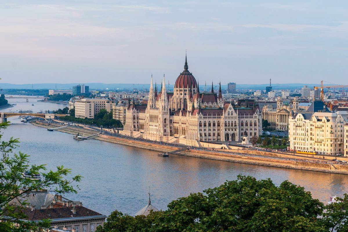Budapest, Hungaria (unsplash.com/Ervin Lukacs