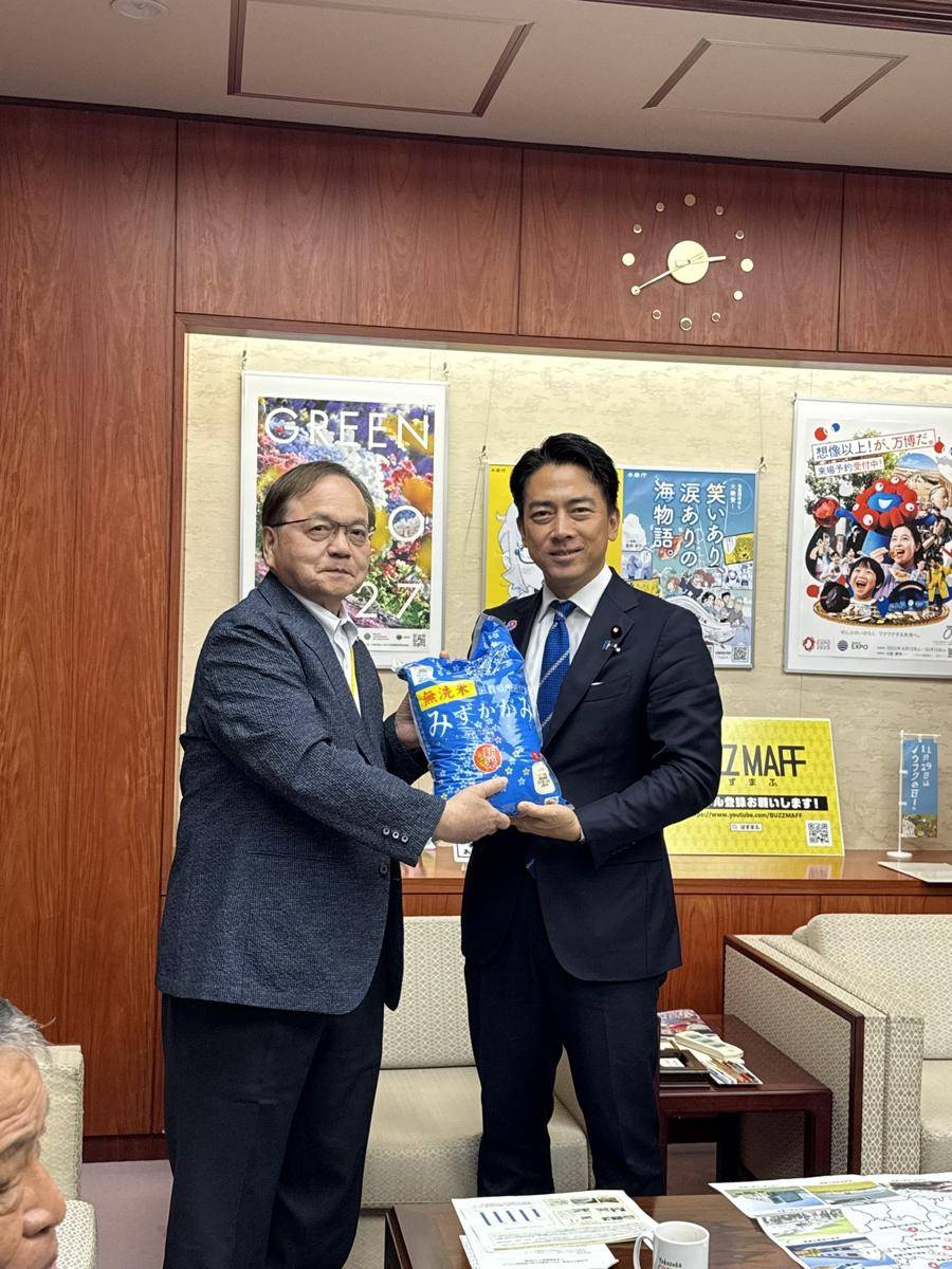 Menteri Pertanian Jepang, Shinjiro Koizumi (kanan). (x.com/shinjirokoiz)