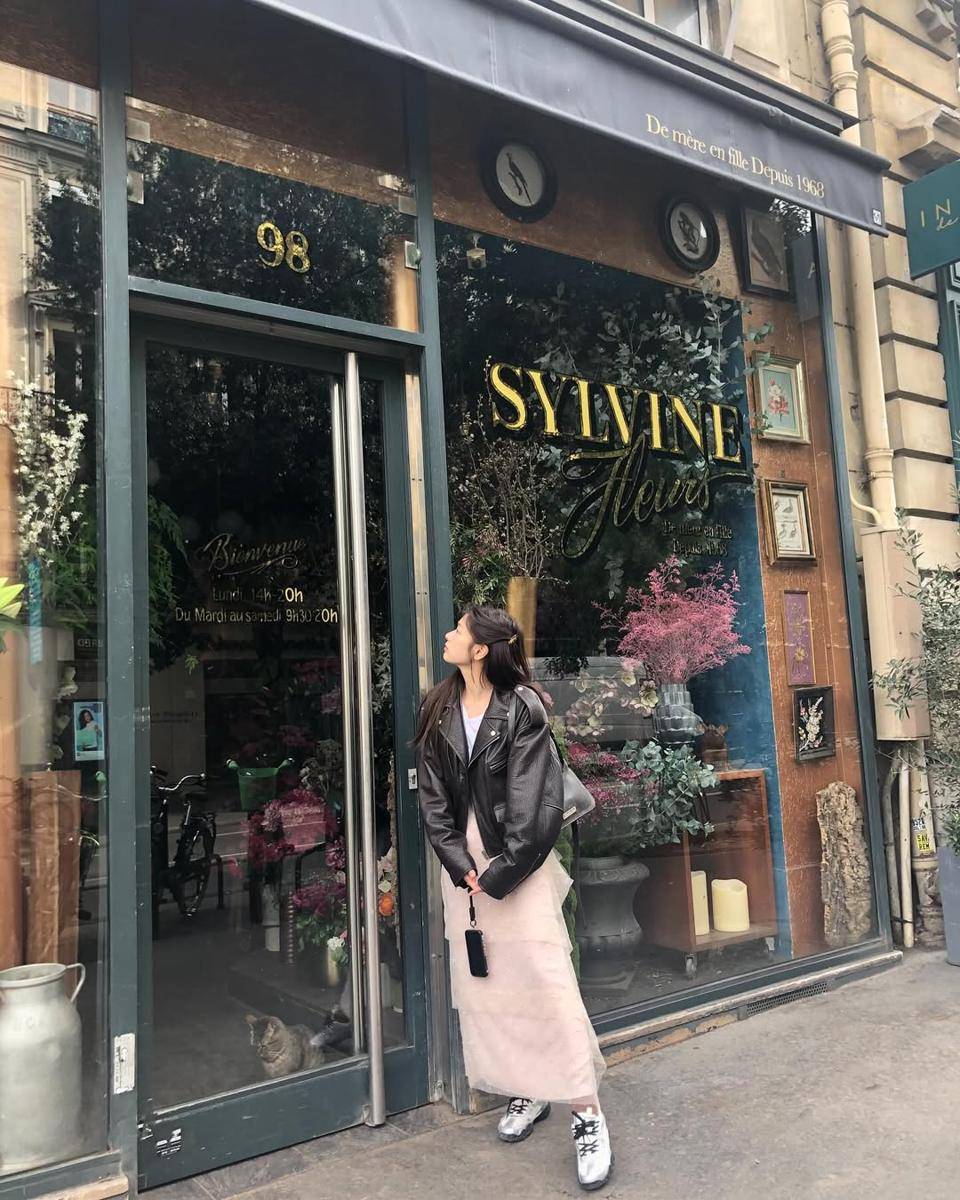 Inspirasi OOTD ala Jung So Min (instagram.com/somin_jj)