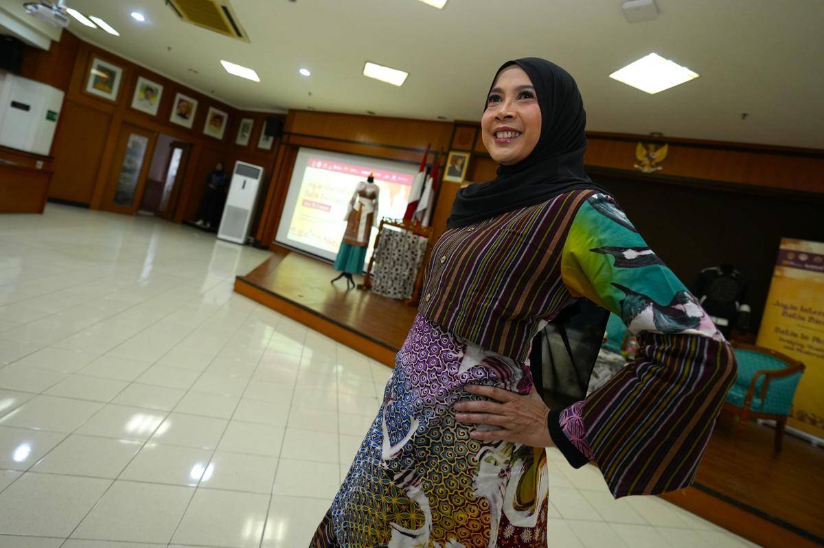 Foto kegiatan Fashion Show yang diikuti oleh dosen dan mahasiswa internasional UMY. 