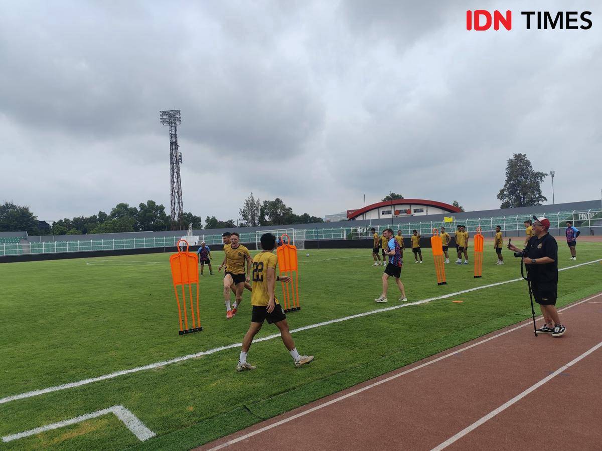 Bhayangkara Presisi Lampung FC saat melakukan latihan di Stadion Sumpah Pemuda. (IDN Times/Muhaimin)