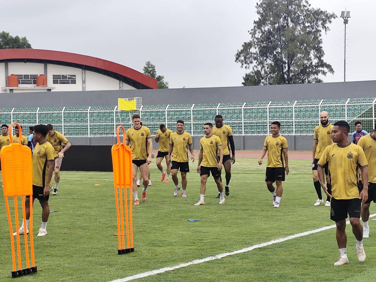 Tampilan Lautaro Bellegia saat berlatih bersama tim. (IDN Times/Muhaimin)