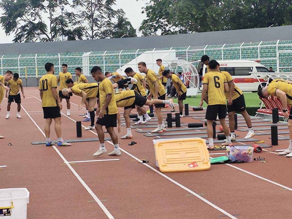 Bhayangkara Presisi Lampung FC saat melakukan latihan di Stadion Sumpah Pemuda. (IDN Times/Muhaimin)