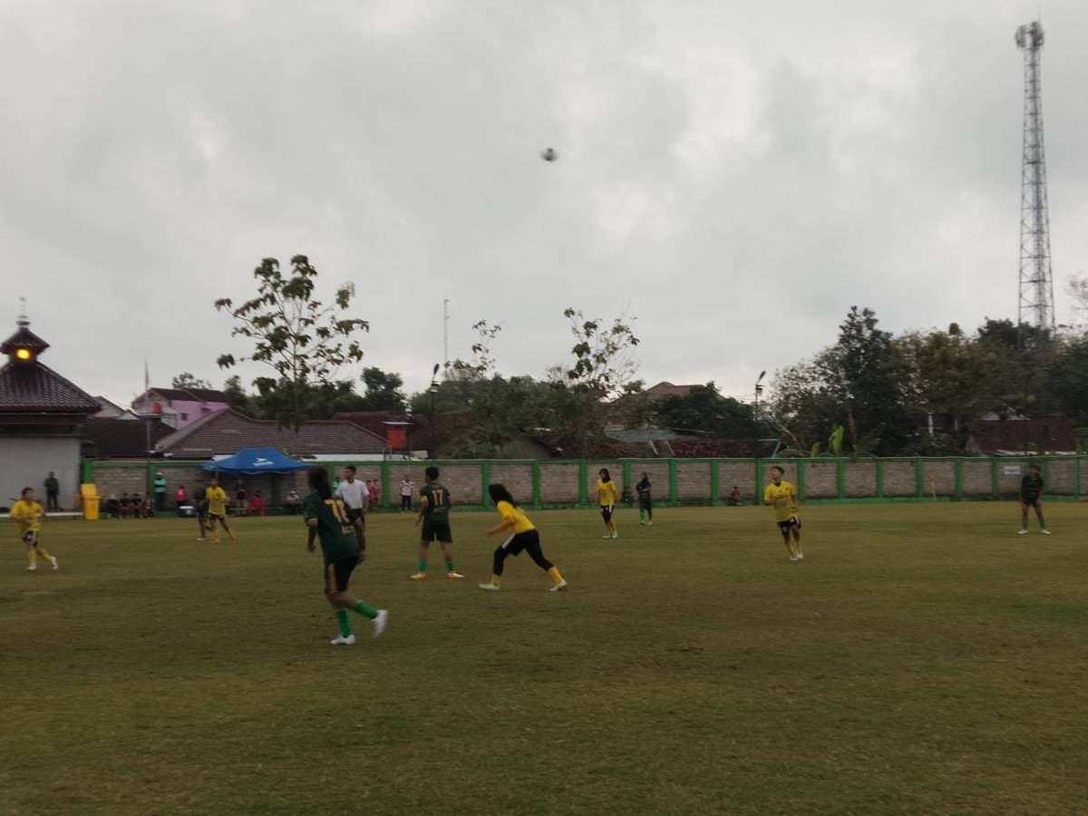 Pertandingan cabor sepak bola pada Porda DIY 2025.