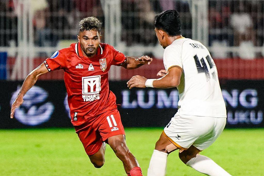 Salah satu momen laga pekan ke-18 BRI Liga 1 2024/2025 antara Malut United versus Madura United yang berlangsung di Stadion Gelora Kie Raha Ternate pada 10 Januari 2025. (Instagram.com/malutunitedfc)