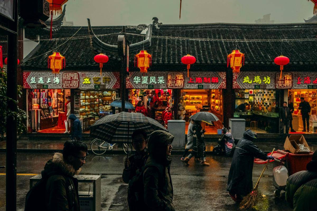 suasana di Shanghai, China. (unsplash.com/nunoalberto)
