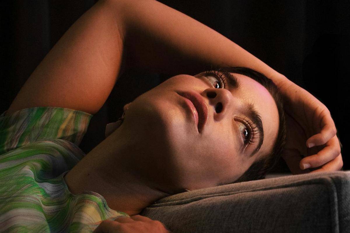 ilustrasi overthinking sebelum tidur (pexels.com/Emiliano LG)
