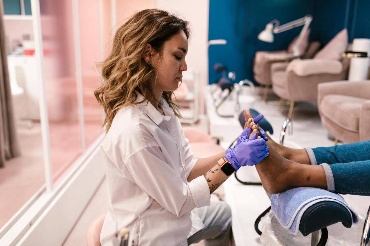 ilustrasi pedicure (pexels.com/rdne)