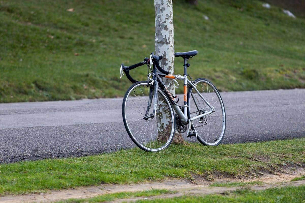 ilustrasi sepeda touring (pexels.com/Frederick Adegoke Snr)