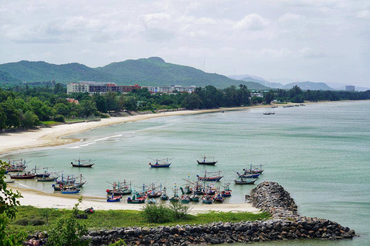Hua Hin, Thailand (unsplash.com/Robert Eklund)