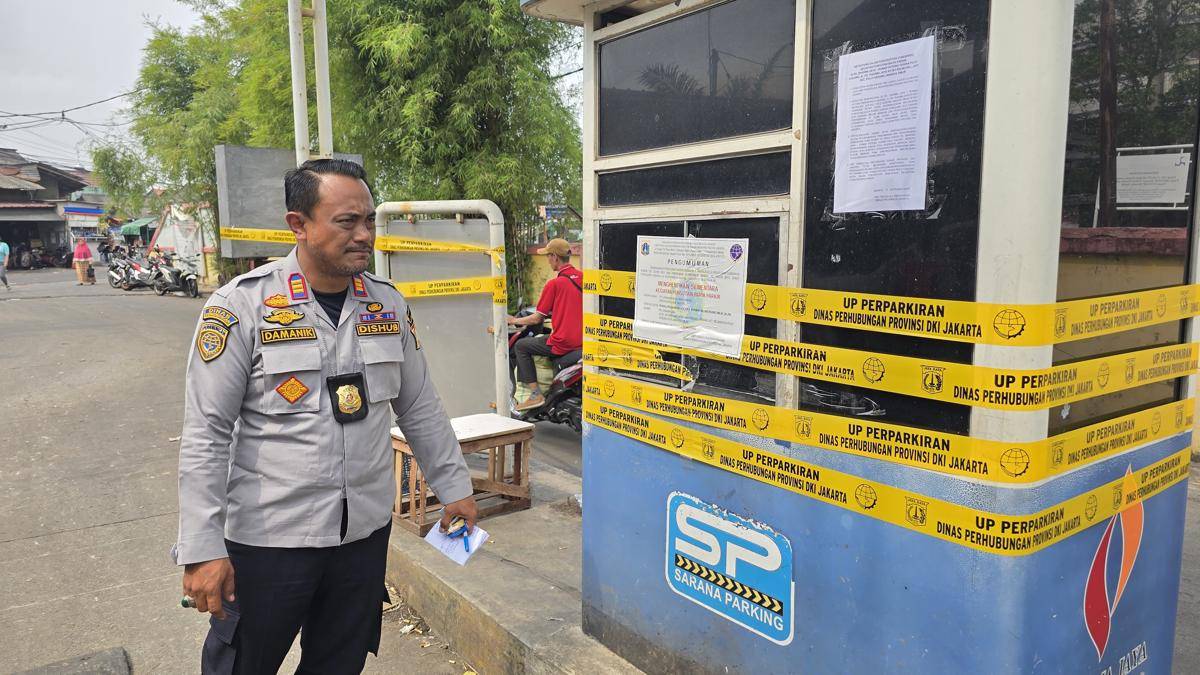 Parkir ilegal di Jakarta