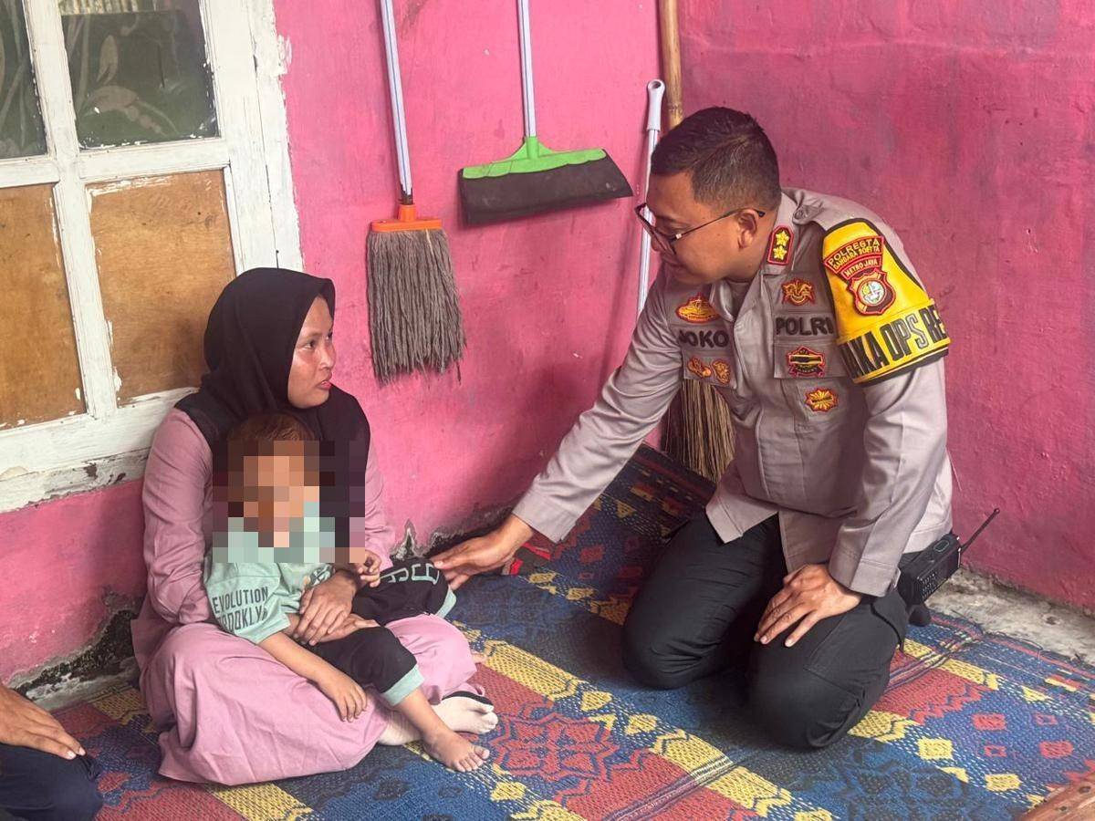Wakapolresta Bandara Soekarno-Hatta kunjungi rumah balita penderita TBC dan stunting di Kosambi, Kabupaten Tangerang (IDN Times/Maya Aulia Aprlianti)