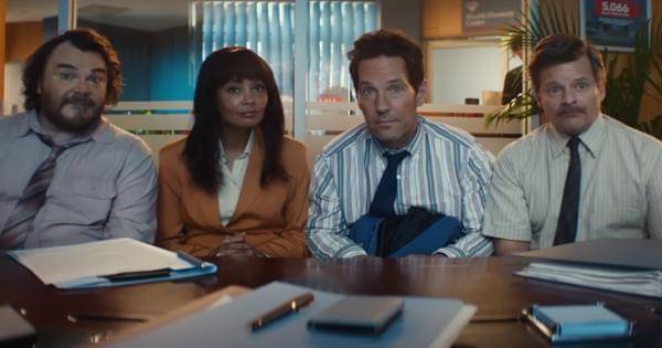 Doug dan kawan-kawan sedang mengajukan pinjaman untuk dana produksi film - Anaconda 2025 