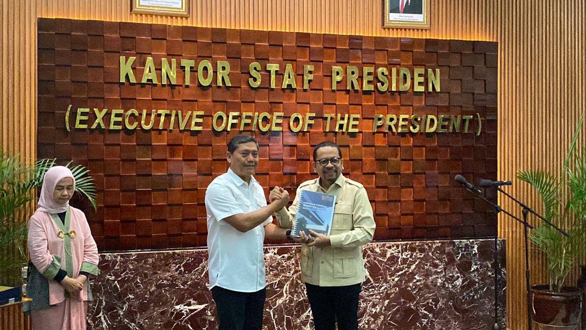 Muhammad Qodari dan A.M Putranto melakukan serah terima jabatan sebagai Kepala Staf Kepresidenan (KSP) (dok. Istimewa)