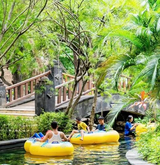Waterboom Lippo Cikarang salah satu kolam renang di Bekasi