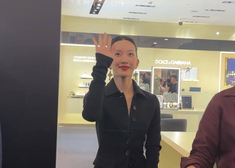 momen kedatangan Moon Ga Young di opening Dolce & Gabbana Beauty pada Kamis (18/9/2025) (IDN Times/Elizabeth Chiquita)