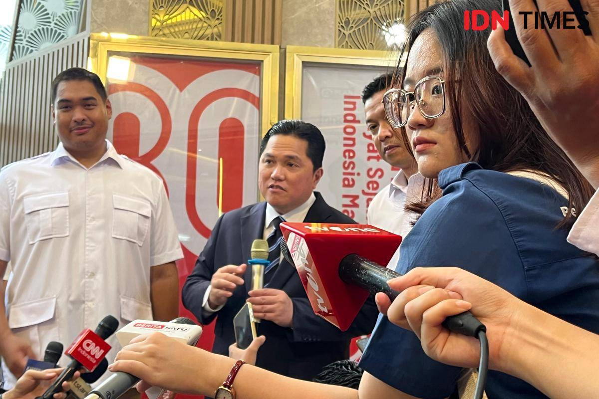 Menteri Pemuda dan Olahraga (Menpora) Erick Thohir didampingi Mantan Menpora, Dito Ariotedjo dan Wamenpora Taufik Hidayat. (IDN Times/Margith Damanik)