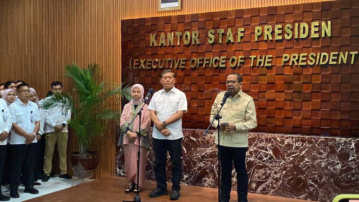 Muhammad Qodari dan A.M Putranto melakukan serah terima jabatan sebagai Kepala Staf Kepresidenan (KSP) (dok. Istimewa)
