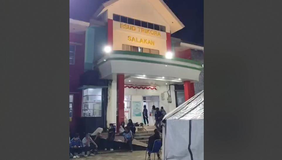 Ratusan siswa keracunan usai menyantap makanan dari program Makan Bergizi Gratis (MBG) di Kecamatan Tinangkung, Kota Salakan, Sulawesi Tengah. (dok. Istimewa)