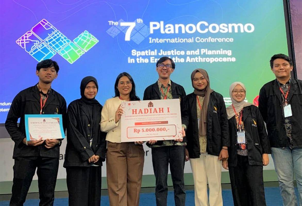 Tim Studio PWK Itera Jadi yang terbaik di Kategori Rencana Ruang Pada Skala Kota, Kabupaten atau Provinsi yang Berlangsung Pada 14-15 September 2025 di Institut Teknologi Bandung (Dok.Itera)