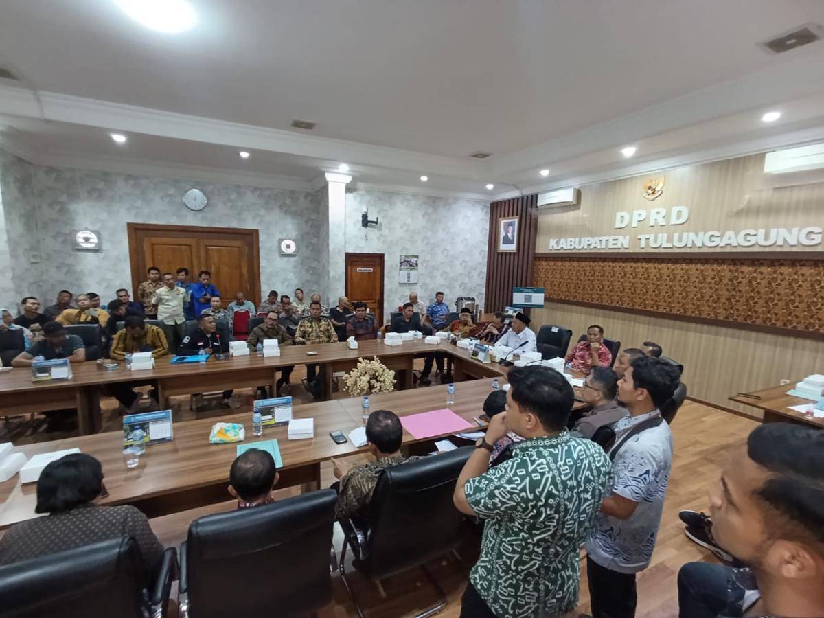Suasana audiensi warga dengan Pemkab dan DPRD Tulungagung. IDN Times/ Bramanta Pamungkas
