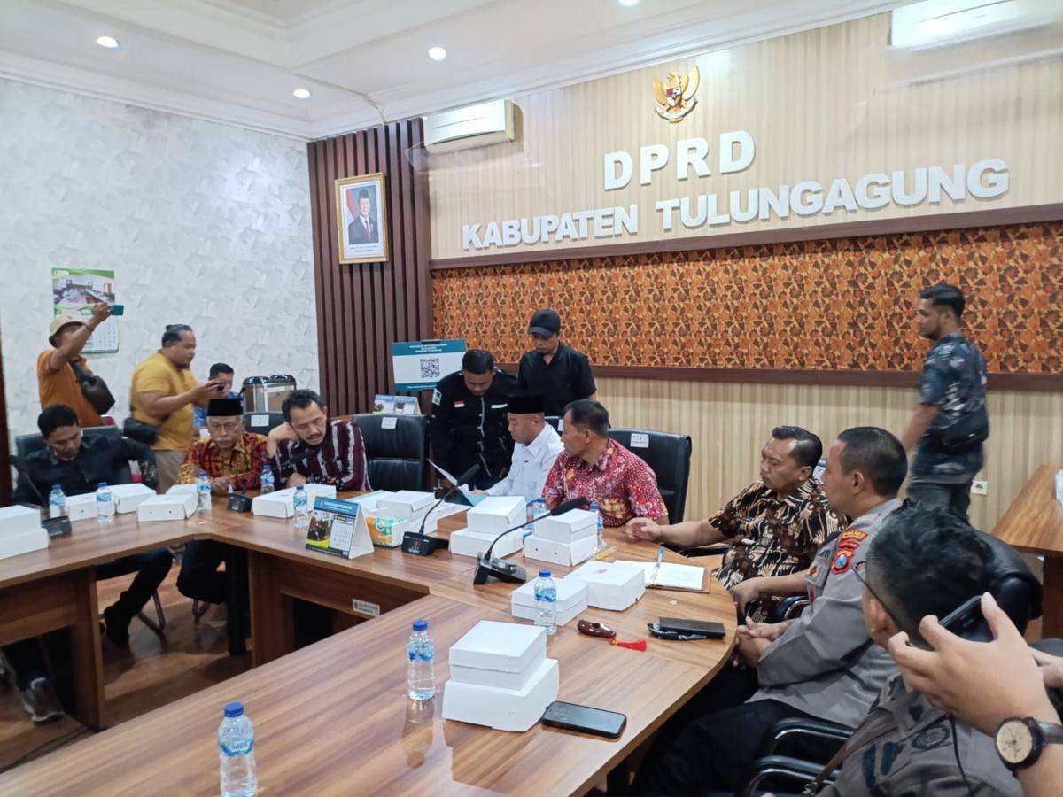 Suasana audiensi warga dengan Pemkab dan DPRD Tulungagung. IDN Times/ Bramanta Pamungkas