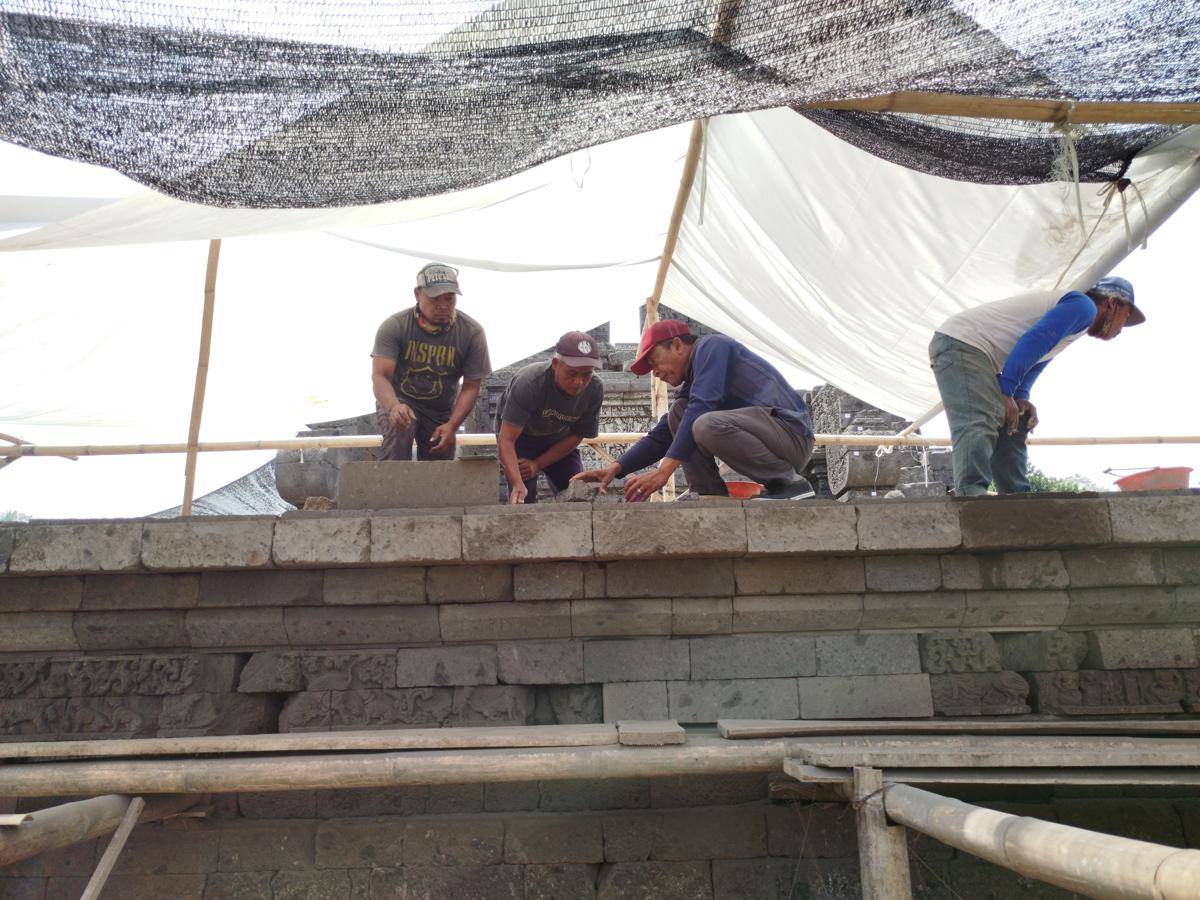 Proses pemugaran Candi Jago dilakukan Kabupaten Malang. (IDN Times/Rizal Adhi Pratama)