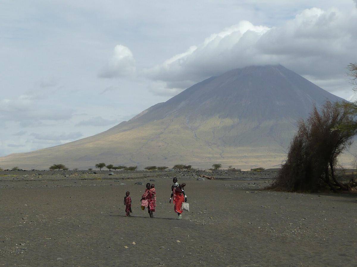 Potret masyarakat setempat di sekitar kawasan Gunung Ol Doinyo Lengai