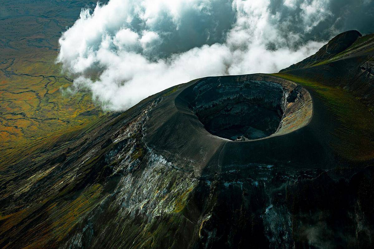 Puncak Gunung Ol Doinyo Lengai di Tanzania, yang terletak di Lembah Rift Besar di Afrika Timur