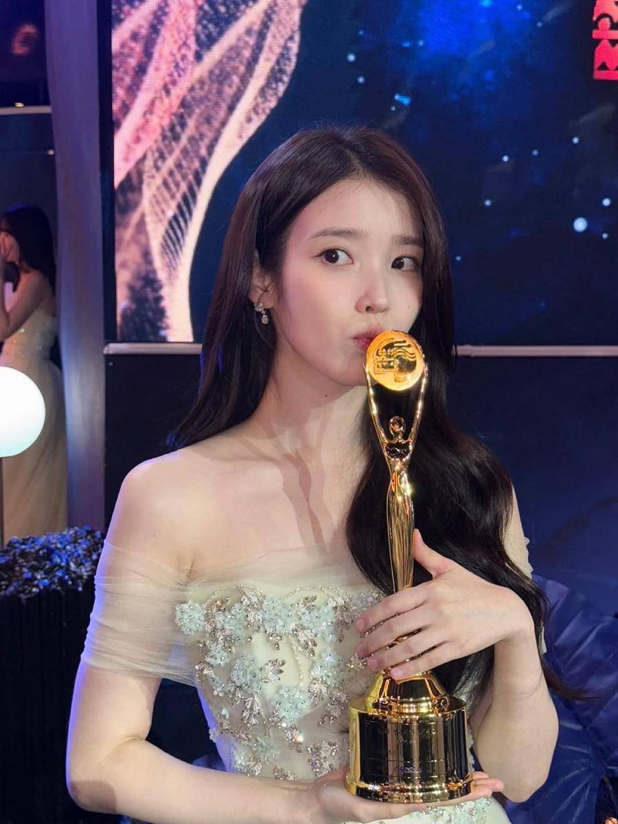 potret IU (instagram.com/dlwlrma)