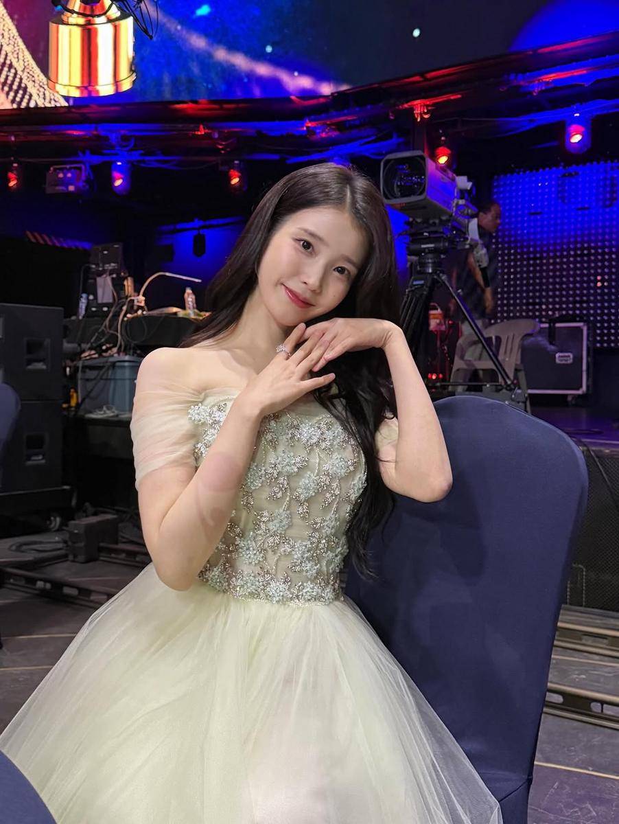 potret IU (instagram.com/dlwlrma)