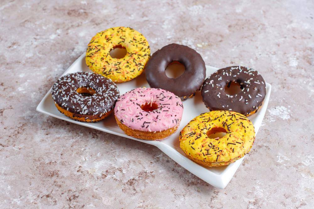 ilustrasi donat cair (freepik.com/azerbaijan_stockers)
