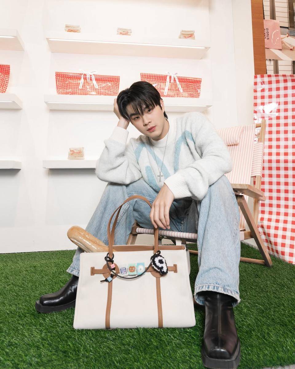 Style Pakai Tas Kin Thanachai