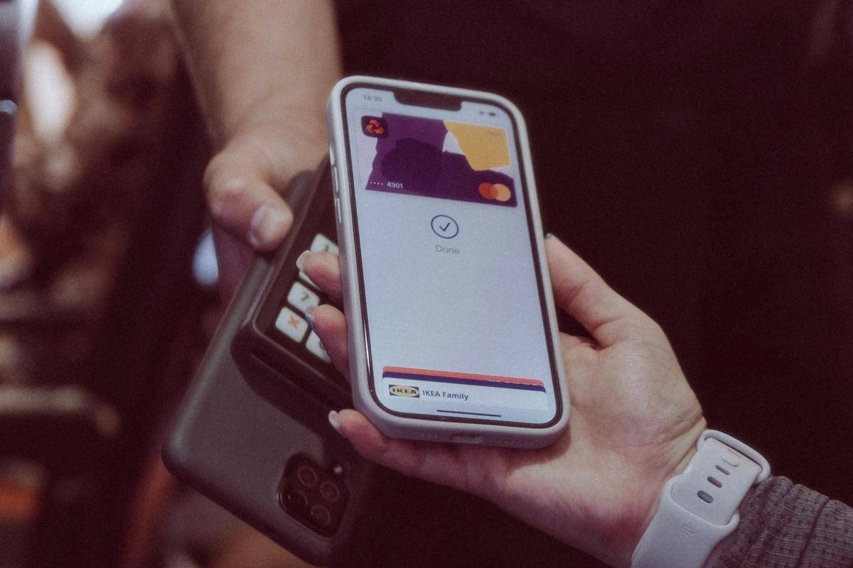 ilustrasi keuntungan e-wallet syariah (unsplash.com/Collins Lesulie)