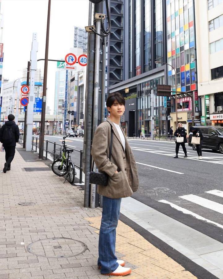 outfit smart casual ala First Chalongrat (instagram.com/first_fh)